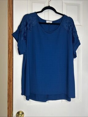 Rio & Rian Blue Short Sleeve Ribbed Blouse with Floral Appliqué